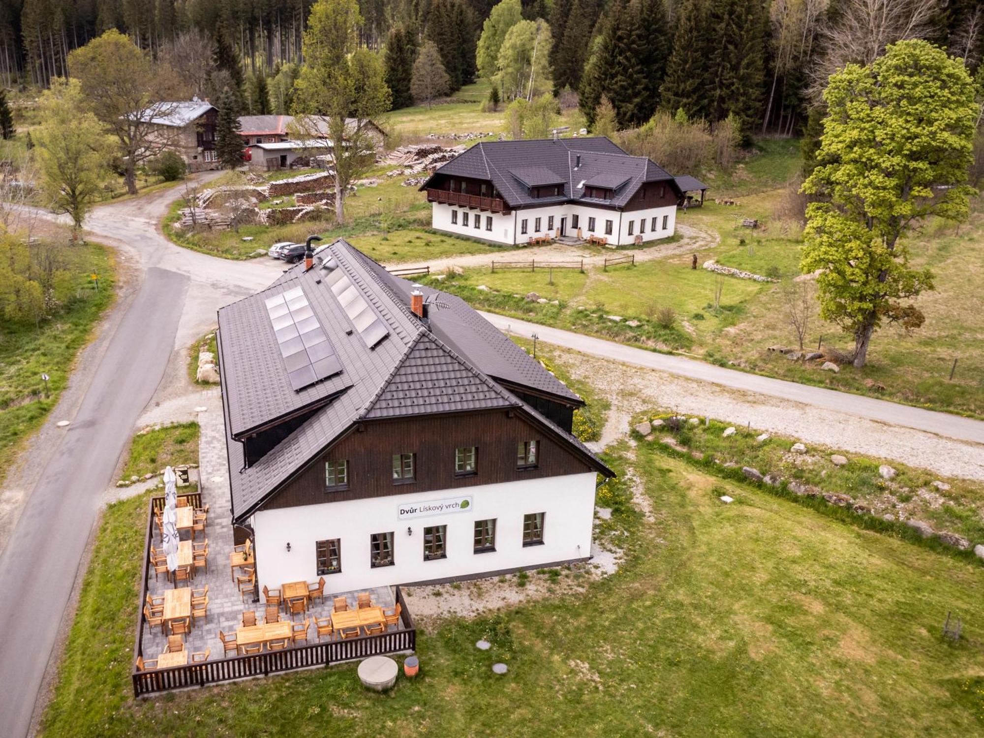 Dvur Liskovy Vrch Hotell Strazny Exteriör bild